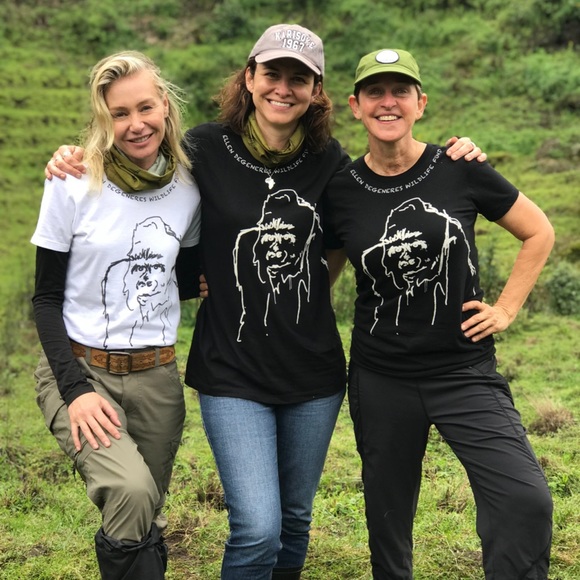 {ED Ellen Degeneres} The Wildlife Fund Gorilla Tee - Picture 3 of 8